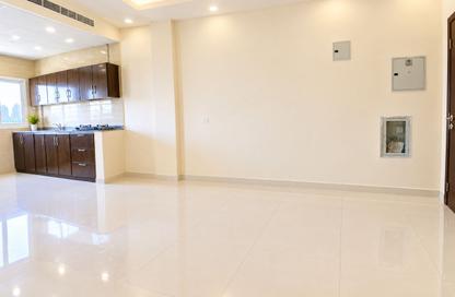 Apartment - Studio - 1 for rent in Muwailih Building - Muwaileh - Sharjah