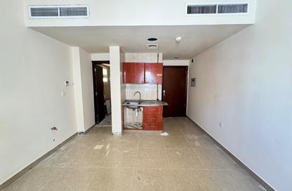 Apartment - Studio - 1 for rent in Muwailih Building - Muwaileh - Sharjah