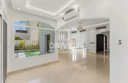 Villa - 5 Bedrooms - 5 Bathrooms for rent in Meadows 1 - Meadows - Dubai
