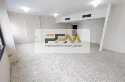 شقة - 4 غرف نوم - 4 حمامات للايجار في شارع النجدة - أبوظبي