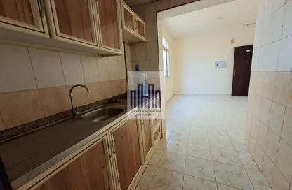 Apartment - 1 Bathroom for rent in Muwaileh 3 Building - Muwaileh - Sharjah