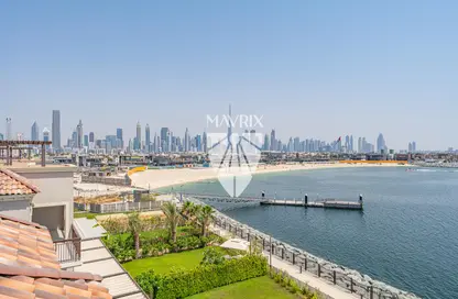 Villa - 5 Bedrooms - 7 Bathrooms for rent in Sur La Mer 1 - Sur La Mer - Jumeirah 1 - Jumeirah - Dubai