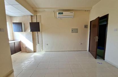 Apartment - Studio - 1 for rent in Fire Station Road - Muwaileh - Sharjah