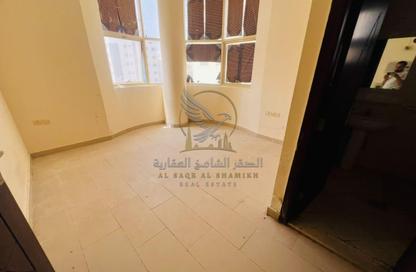 Apartment - Studio - 1 for rent in Bu Tina Building 2 - Bu Tina - Al Sharq - Sharjah Apartment - Studio - 1 for rent in Bu Tina Building 2 - Bu Tina - Al Sharq - Sharjah