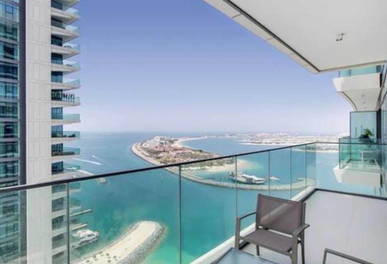 COVERED PARKING | PRIME LOCATION | PRIVATE BEACH - 4