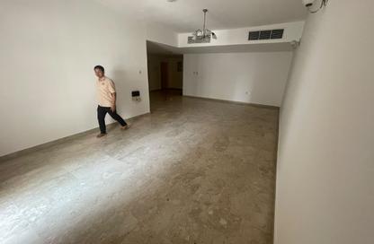 Apartment - 3 - 4 for rent in Al Qulaya'ah - Al Sharq - Sharjah