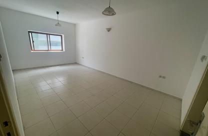 Apartment - 3 - 4 for rent in Al Qulaya'ah - Al Sharq - Sharjah