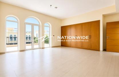 Villa - 4 - 5 for rent in Jumeirah Park - Dubai