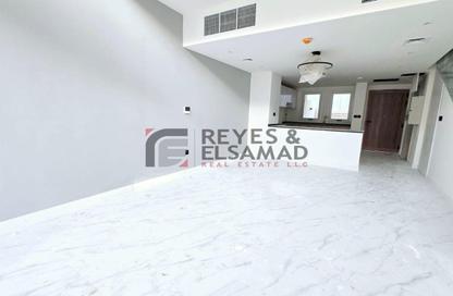 Townhouse - 2 - 3 for rent in Rukan 3 - Rukan - Dubai