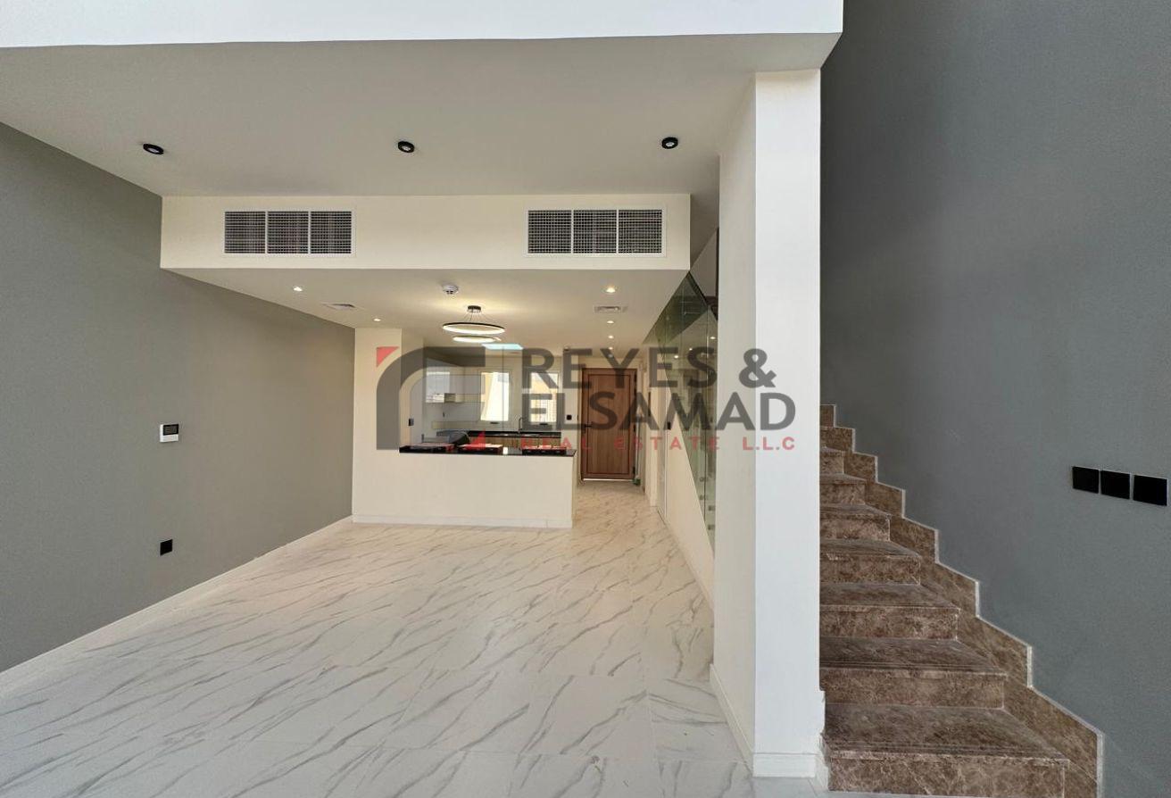 Family Townhouse I Well Maintain I Spacious photo 2