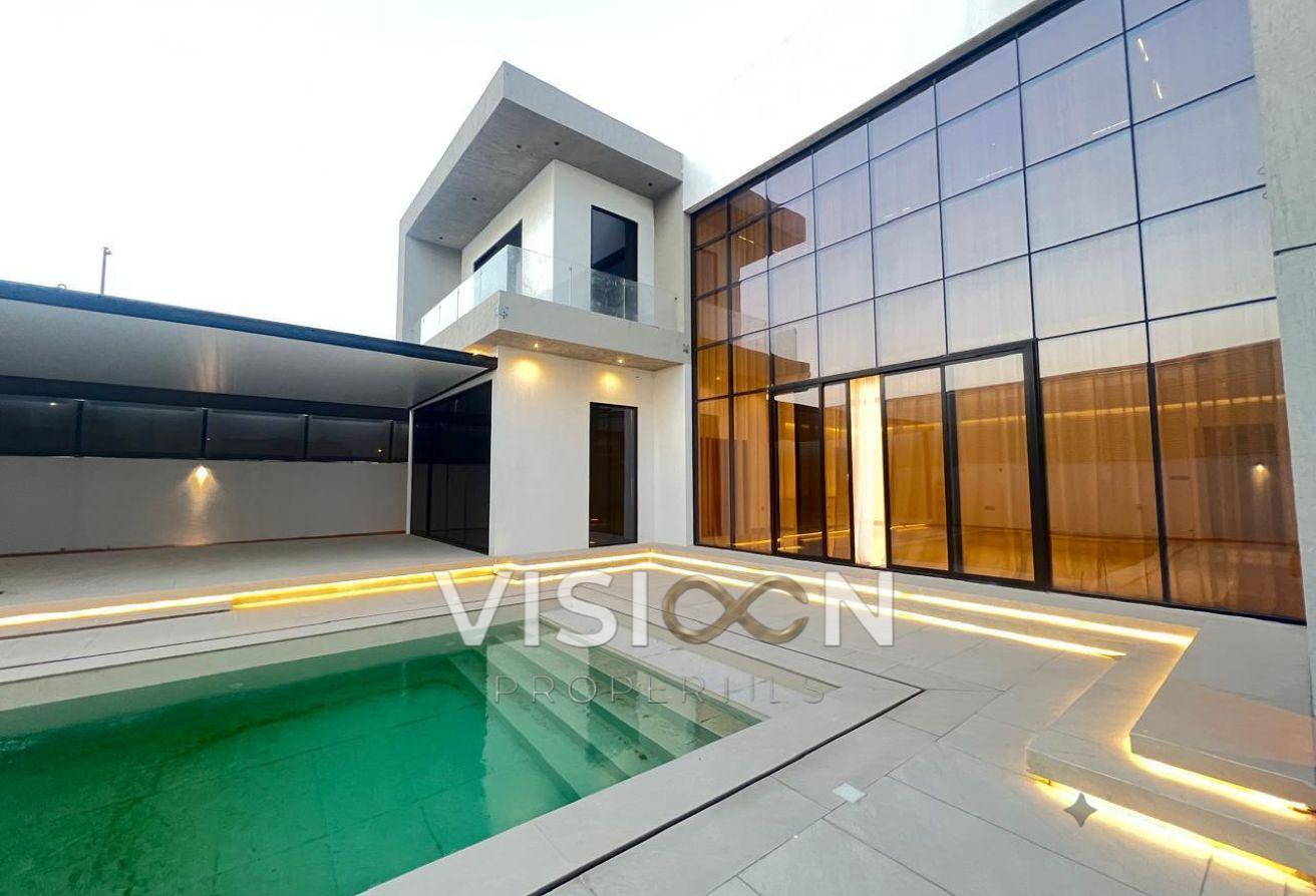 Elegant 5BR Villa | Private Pool & Garden photo 4