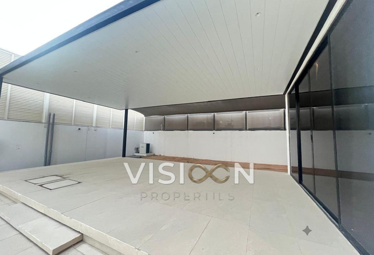 Elegant 5BR Villa | Private Pool & Garden photo 14