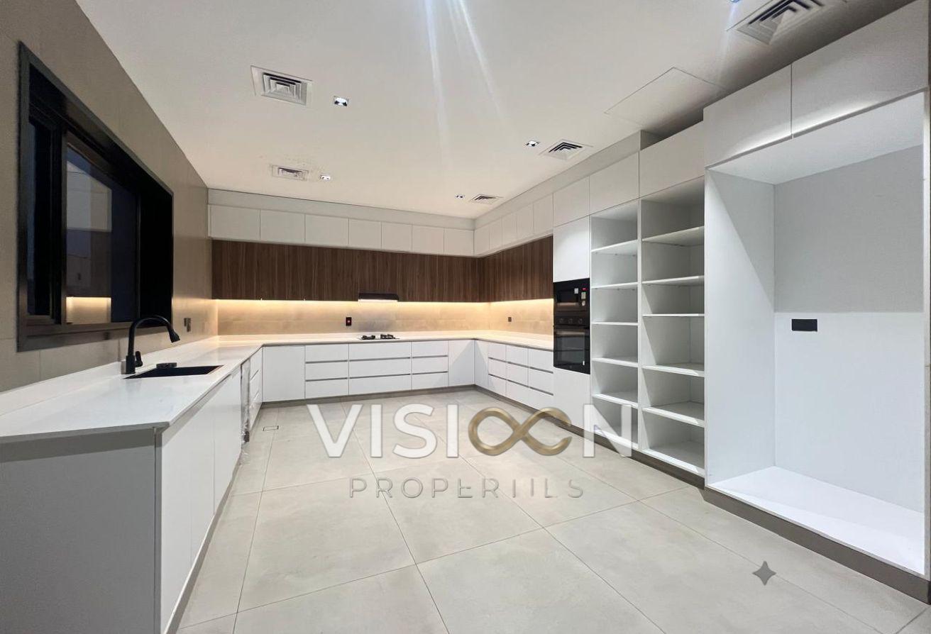 Elegant 5BR Villa | Private Pool & Garden photo 25