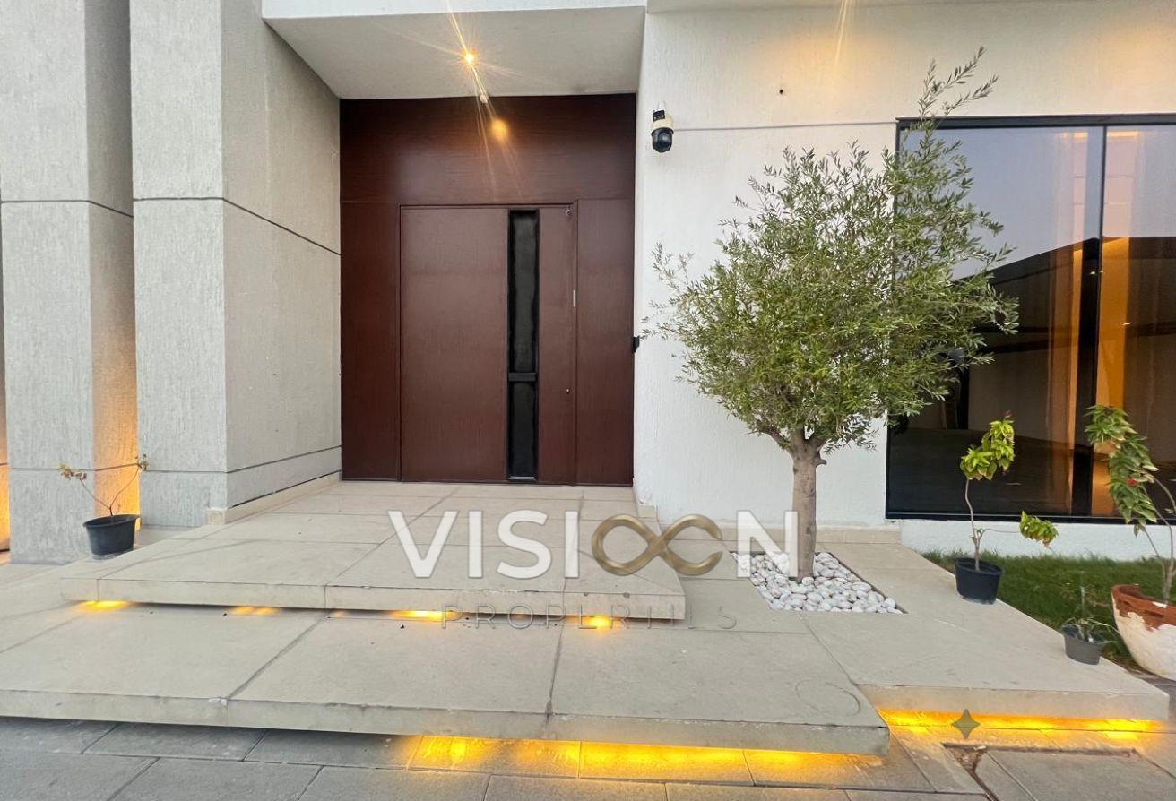 Elegant 5BR Villa | Private Pool & Garden photo 10