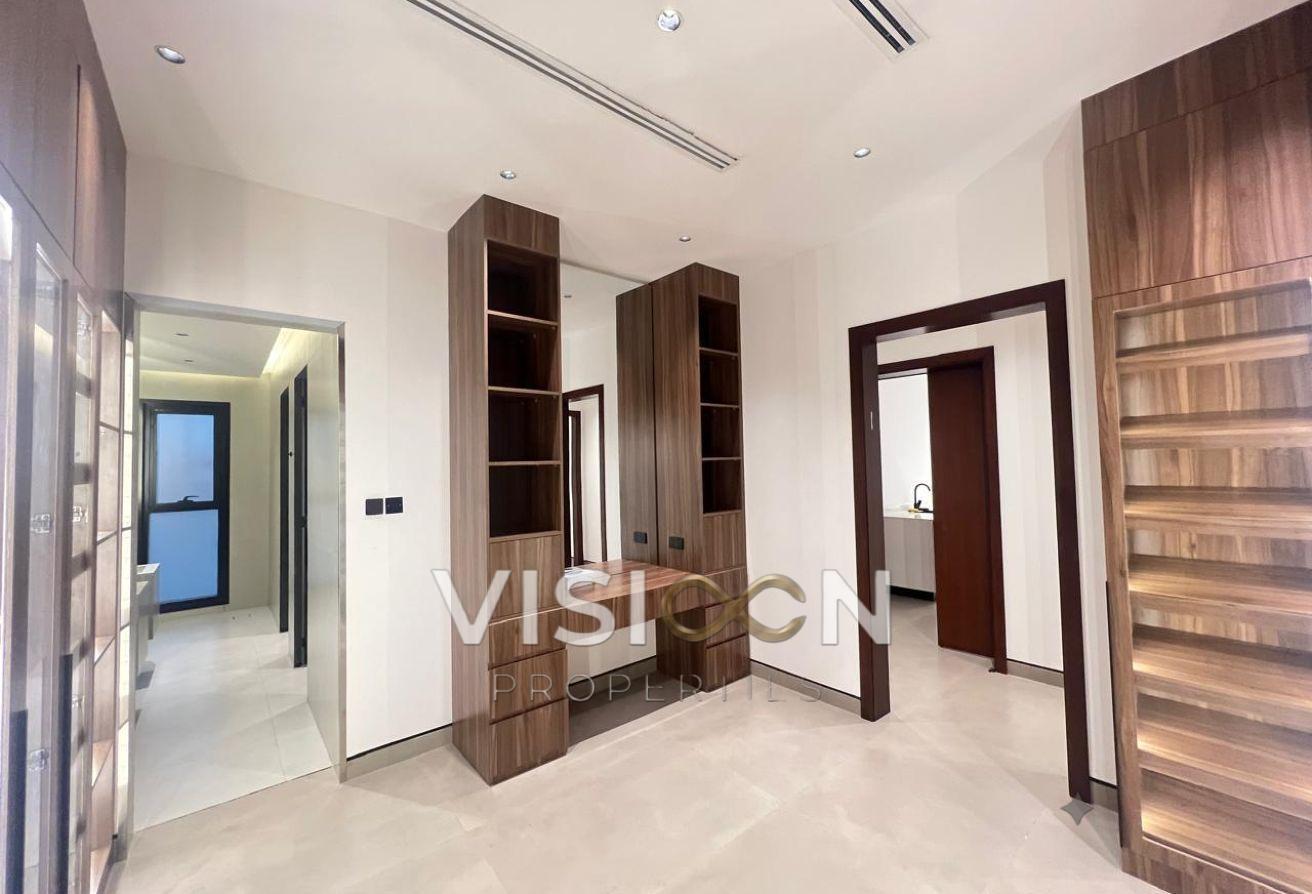 Elegant 5BR Villa | Private Pool & Garden photo 22