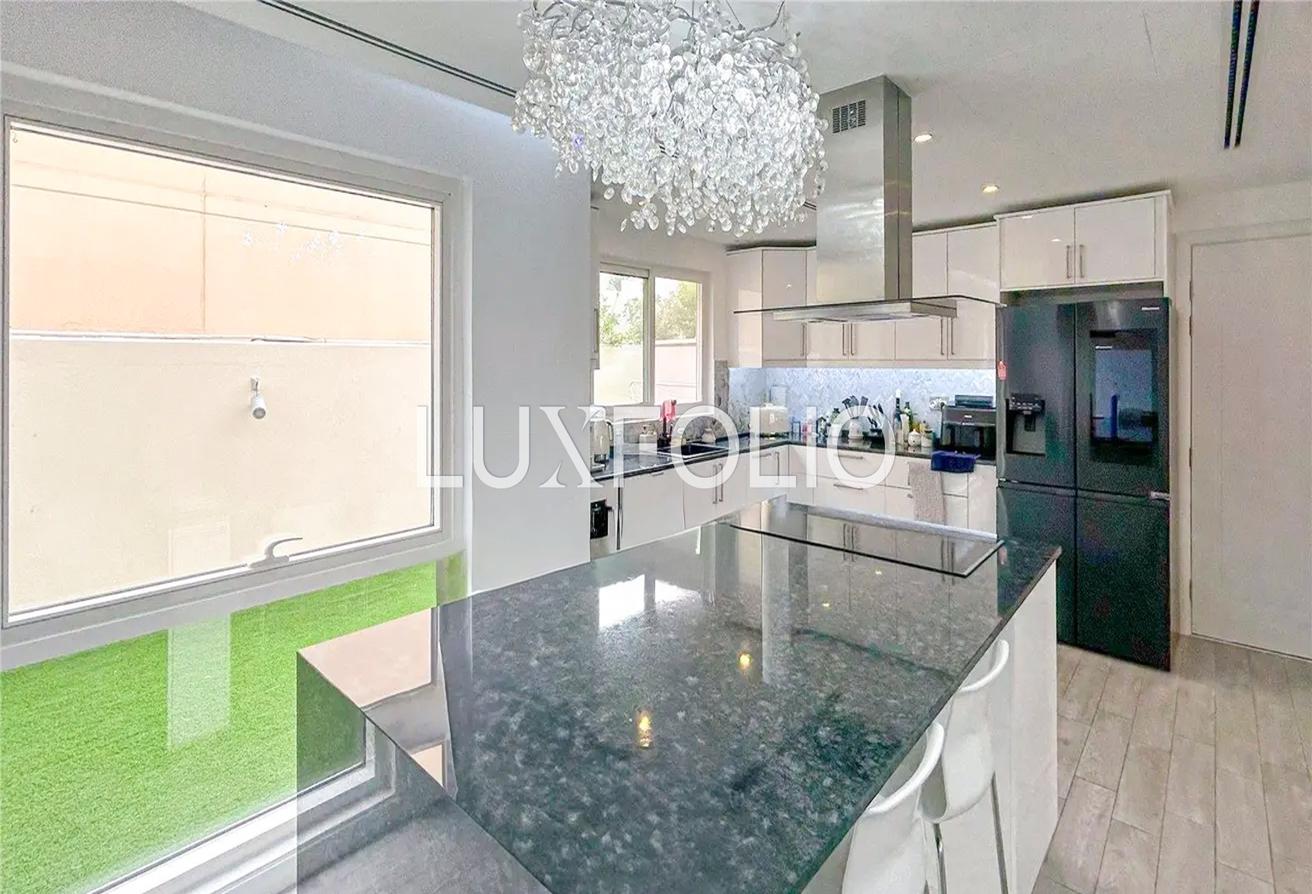 Luxury Living | Remodelled Type 5| Fully Furnished photo 8