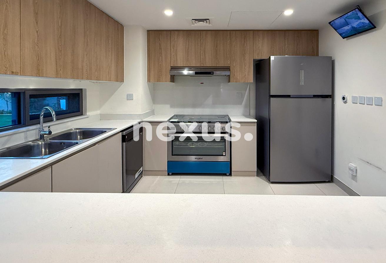 Upgraded | Corner |Furnished | Smart Home | Vacant photo 9
