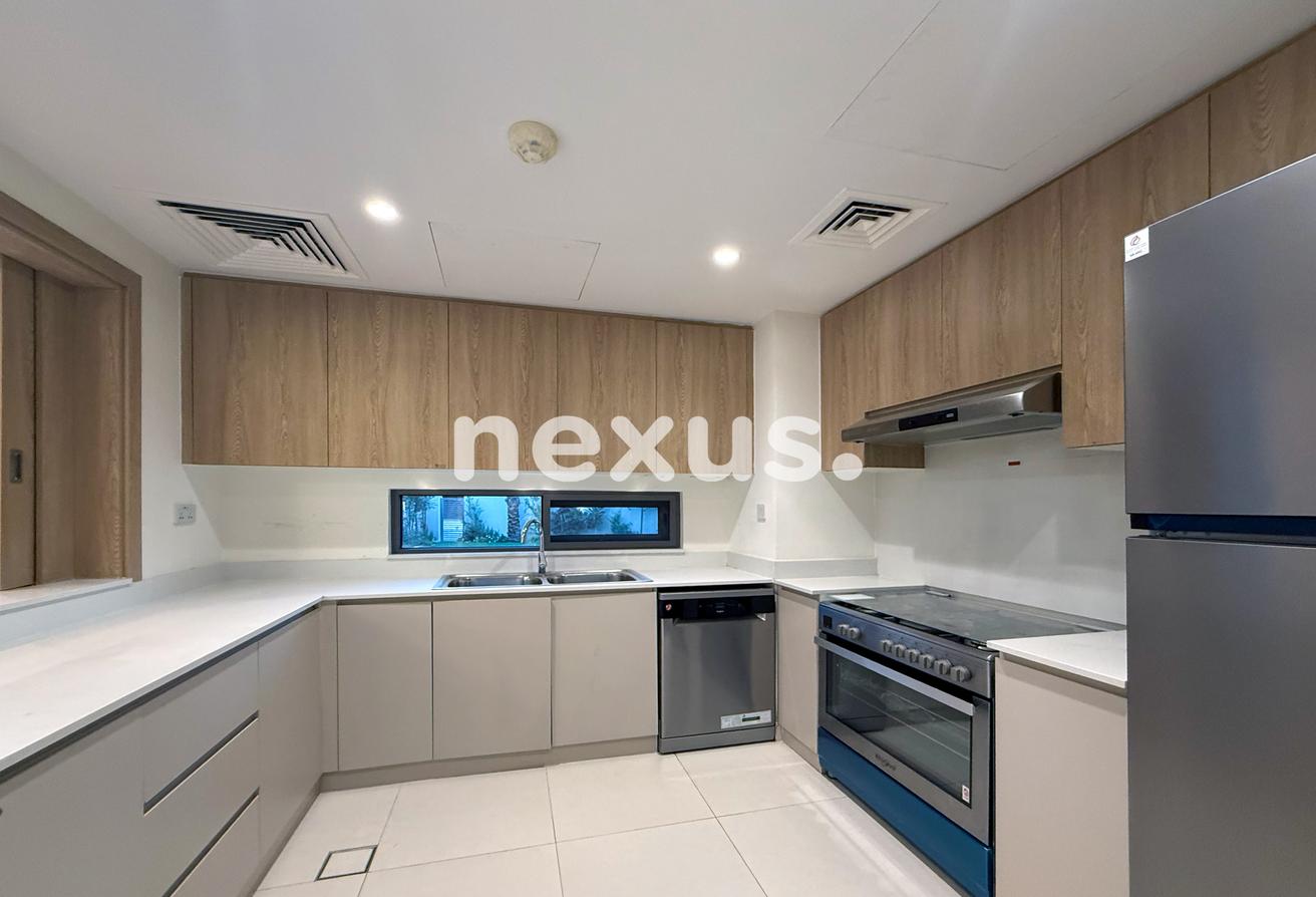 Upgraded | Corner |Furnished | Smart Home | Vacant photo 8