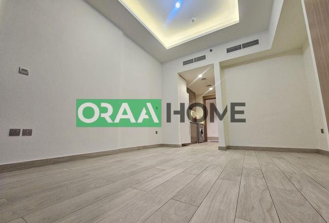 Prime Location, Community View, Chiller Free photo 2