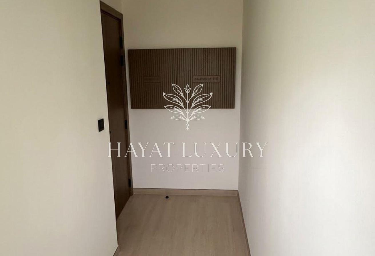 Unfurnished 1BR I High Floor I Pool View photo 10