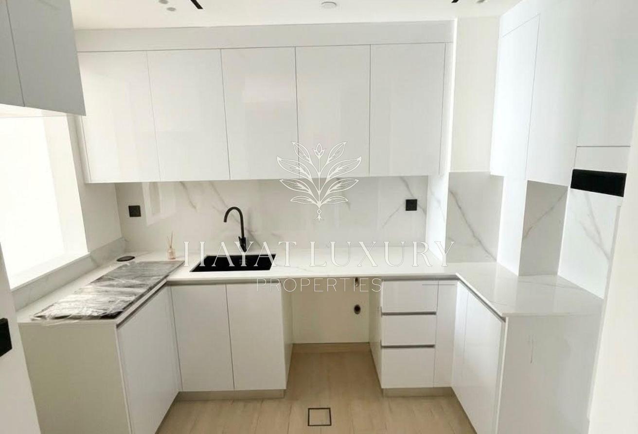Unfurnished 1BR I High Floor I Pool View photo 8