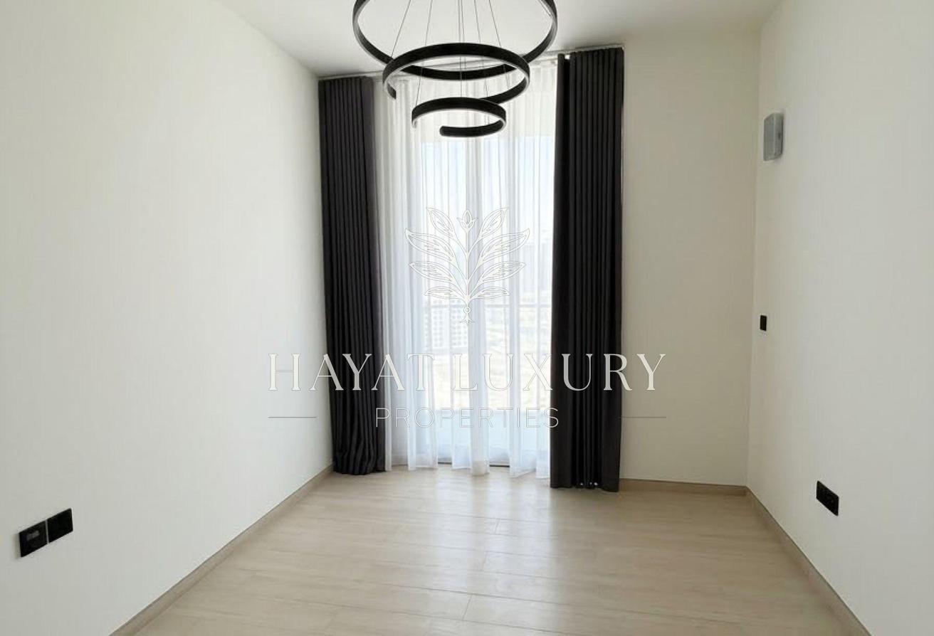 Unfurnished 1BR I High Floor I Pool View photo 4