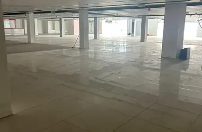 صالة عرض - استوديو - 4 حمامات للايجار في المنطقة الصناعية رقم 4 - المنطقة الصناعية بالشارقة - الشارقة