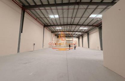 Warehouse - Studio - 1 Bathroom for rent in Al Sajaa - Sharjah