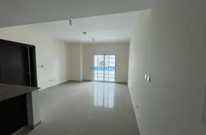 شقة - غرفة نوم - 2 حمامات للايجار في المساكن الحمراء - مدينة دبي الرياضية - دبي شقة - غرفة نوم - 2 حمامات للايجار في المساكن الحمراء - مدينة دبي الرياضية - دبي