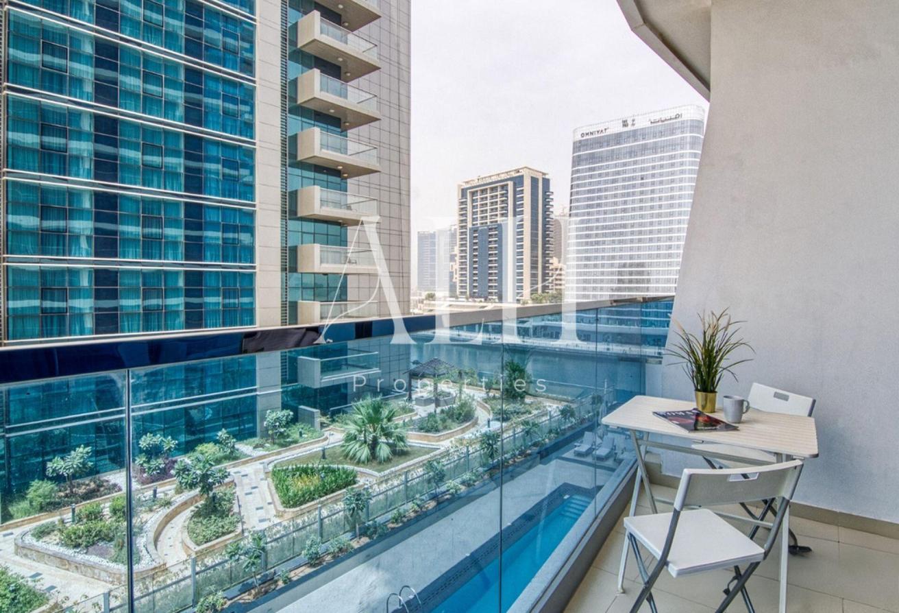 Canal and Pool View | Modern | Prime Location photo 16