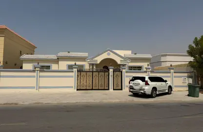 Villa - 4 Bedrooms - 5 Bathrooms for rent in Al Raqaib 1 - Al Raqaib - Ajman