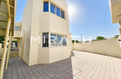Villa - 4 Bedrooms - 4 Bathrooms for rent in Jumeirah 2 Villas - Jumeirah 2 - Jumeirah - Dubai