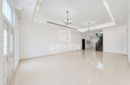Villa - 4 - 5 for rent in Nad Al Sheba 4 - Nad Al Sheba - Dubai Villa - 4 - 5 for rent in Nad Al Sheba 4 - Nad Al Sheba - Dubai