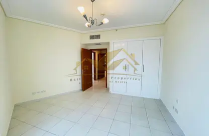 شقة - 2 غرف نوم - 3 حمامات للايجار في برج توينتي فرست سينشري - شارع الشيخ زايد - دبي