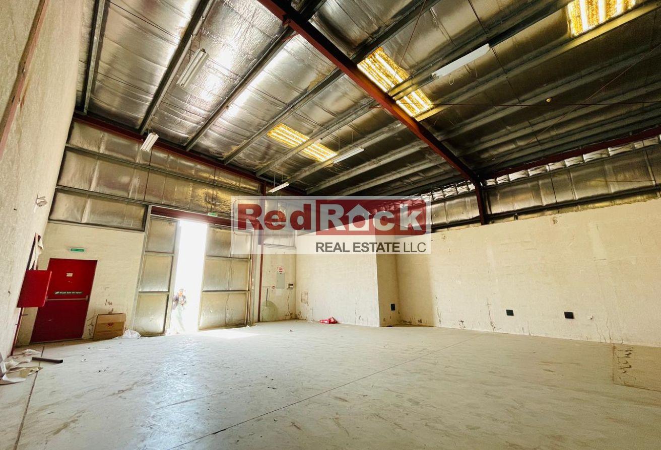 Piller Free 3150 Sqft Warehouse In Ind Area