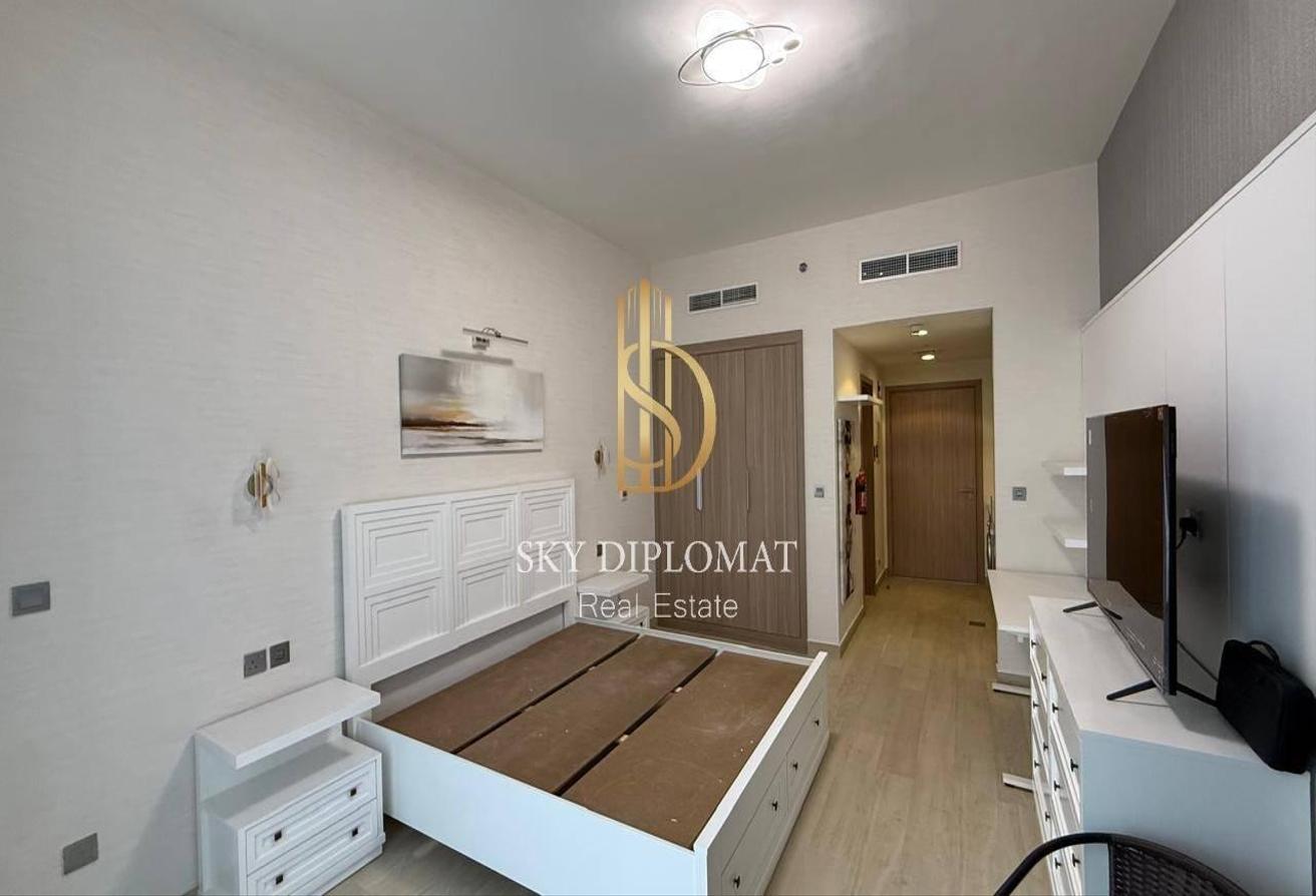 Prime Location l Fully Furnished l Bright Layout photo 15