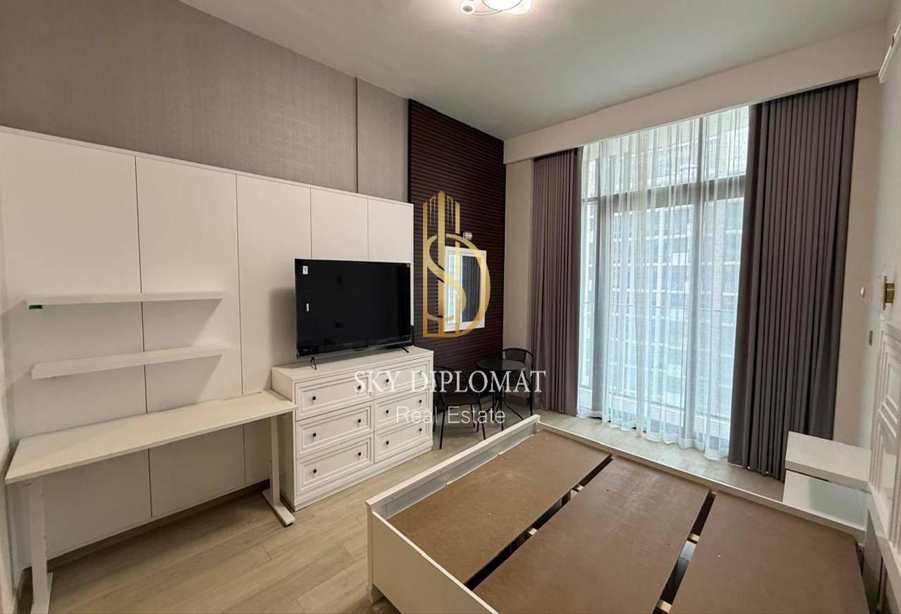 Prime Location l Fully Furnished l Bright Layout photo 16