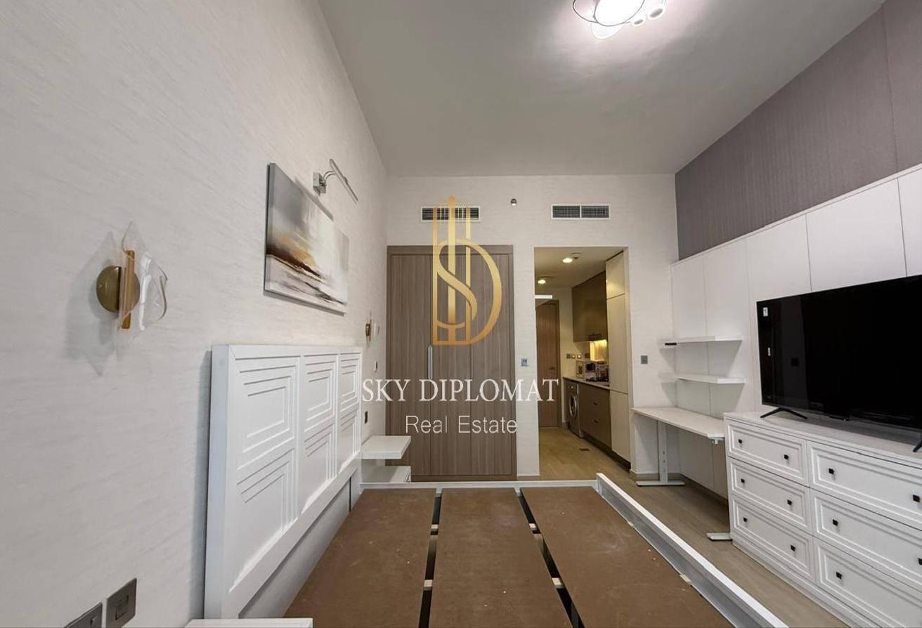 Prime Location l Fully Furnished l Bright Layout photo 21