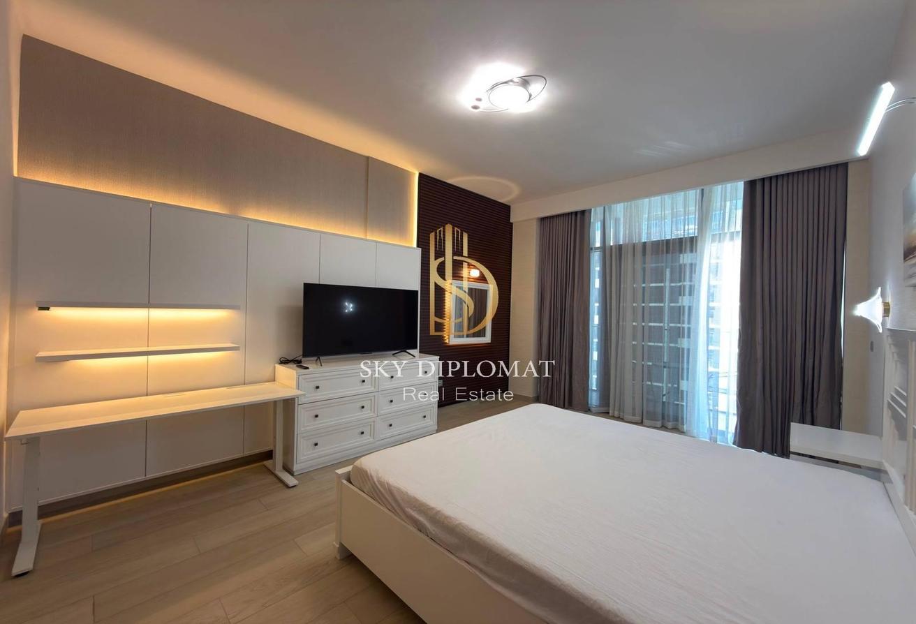 Prime Location l Fully Furnished l Bright Layout photo 4