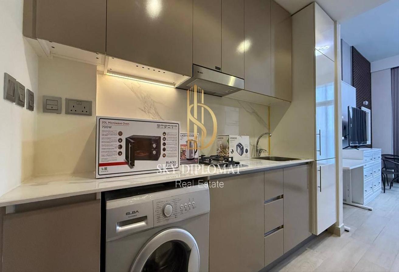 Prime Location l Fully Furnished l Bright Layout photo 7