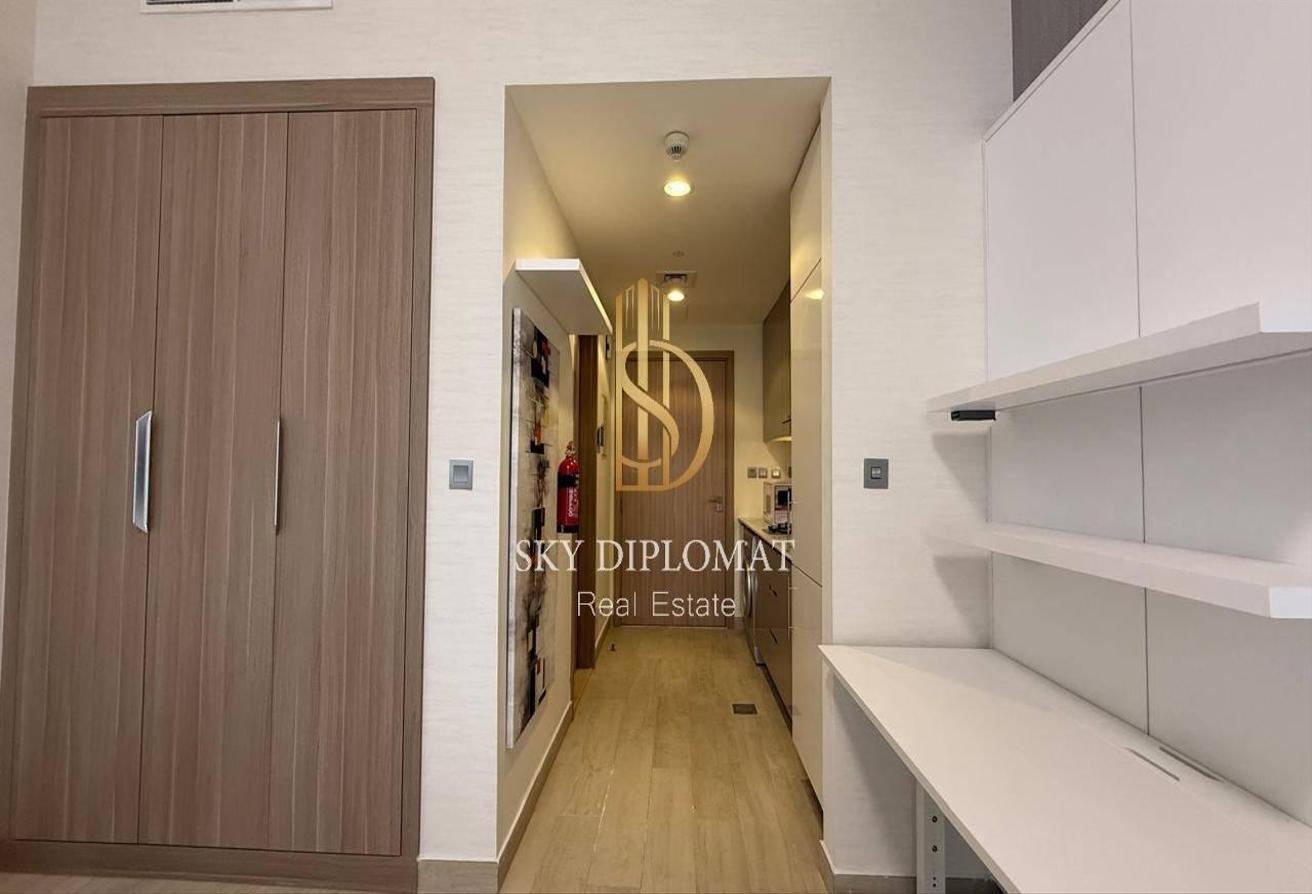 Prime Location l Fully Furnished l Bright Layout photo 10