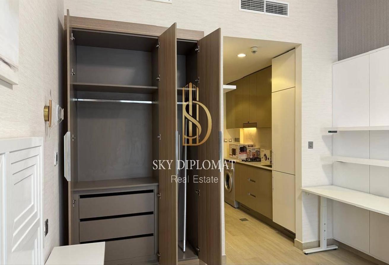 Prime Location l Fully Furnished l Bright Layout photo 22
