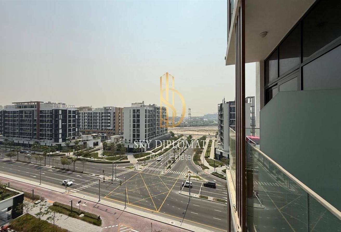 Prime Location l Fully Furnished l Bright Layout photo 8