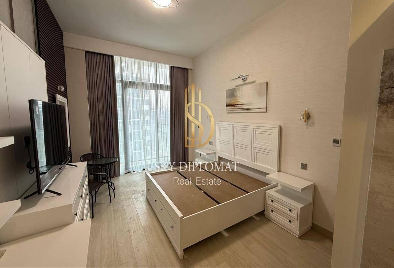 Prime Location l Fully Furnished l Bright Layout photo 11