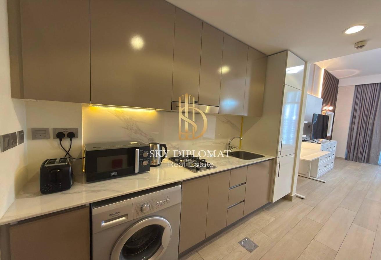 Prime Location l Fully Furnished l Bright Layout photo 6