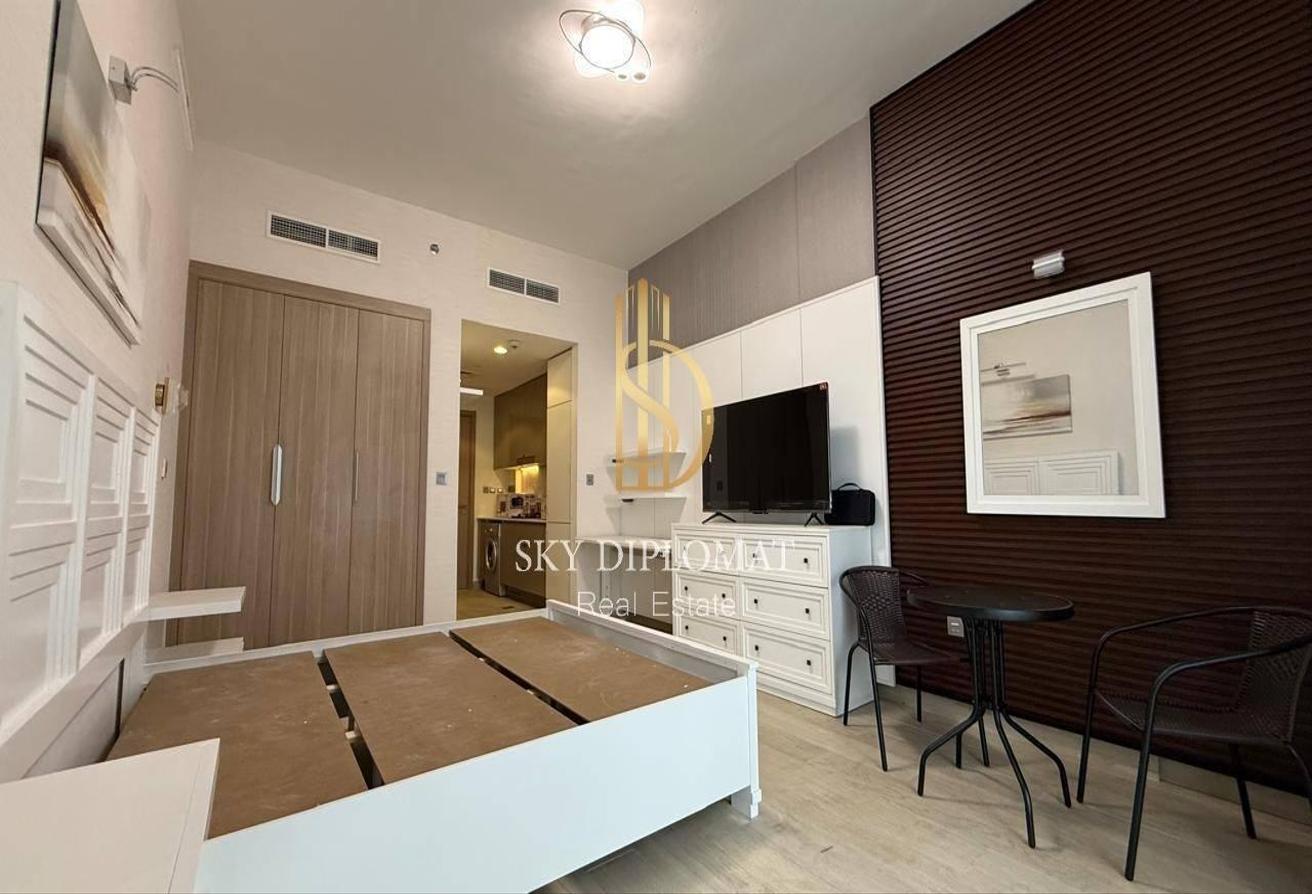 Prime Location l Fully Furnished l Bright Layout photo 19