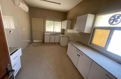 Villa - 6 Bedrooms - 4 Bathrooms for rent in Al Jazirah Al Hamra - Al Hamra Village - Ras Al Khaimah