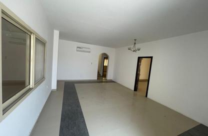 Villa - 6 Bedrooms - 4 Bathrooms for rent in Al Jazirah Al Hamra - Al Hamra Village - Ras Al Khaimah