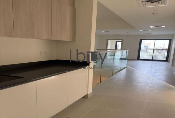 Single Row | Community&Amenities View | Big Layout