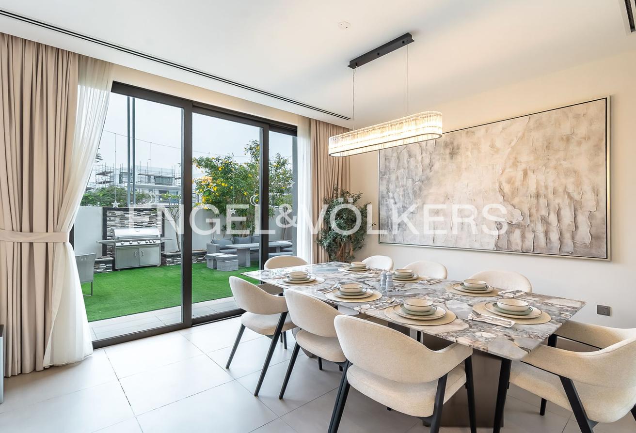 Vacant | Exclusive | Landscaped Garden photo 16